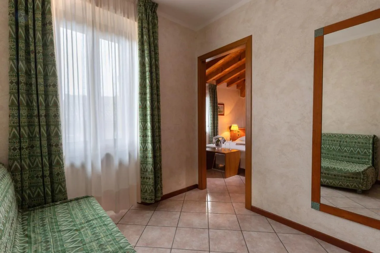 Hotel Corte Regina Sirmione 3*,