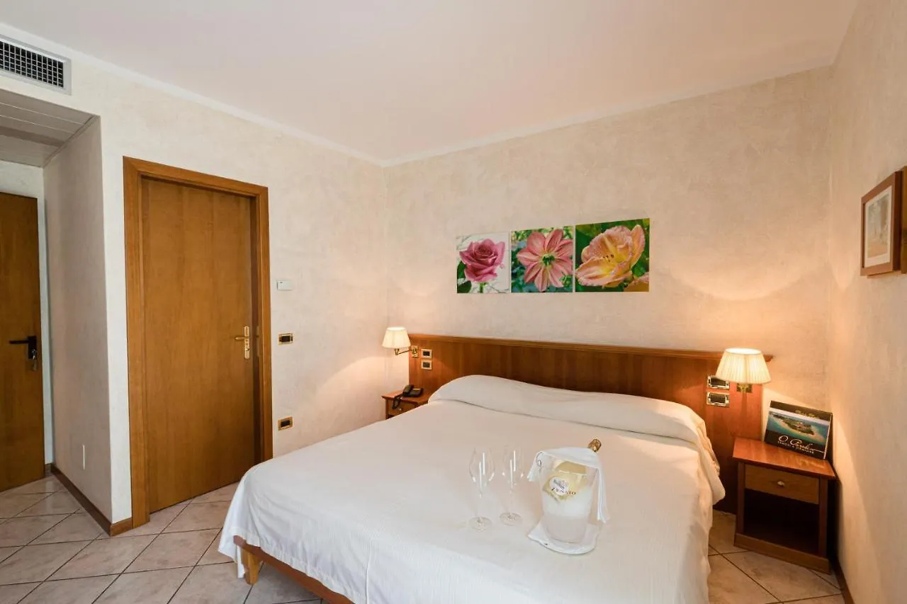 Hotel Corte Regina Sirmione 3*,  Italy