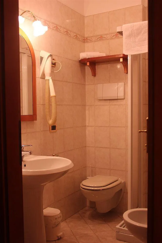 Hotel Corte Regina Sirmione 3*,  Italy